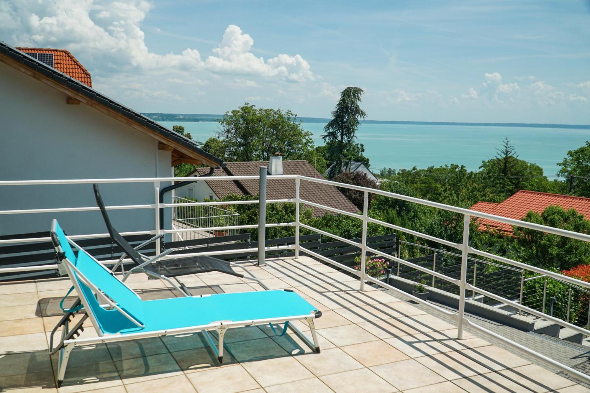 Fuegefa Apartman Balatonalmadi Exterior photo