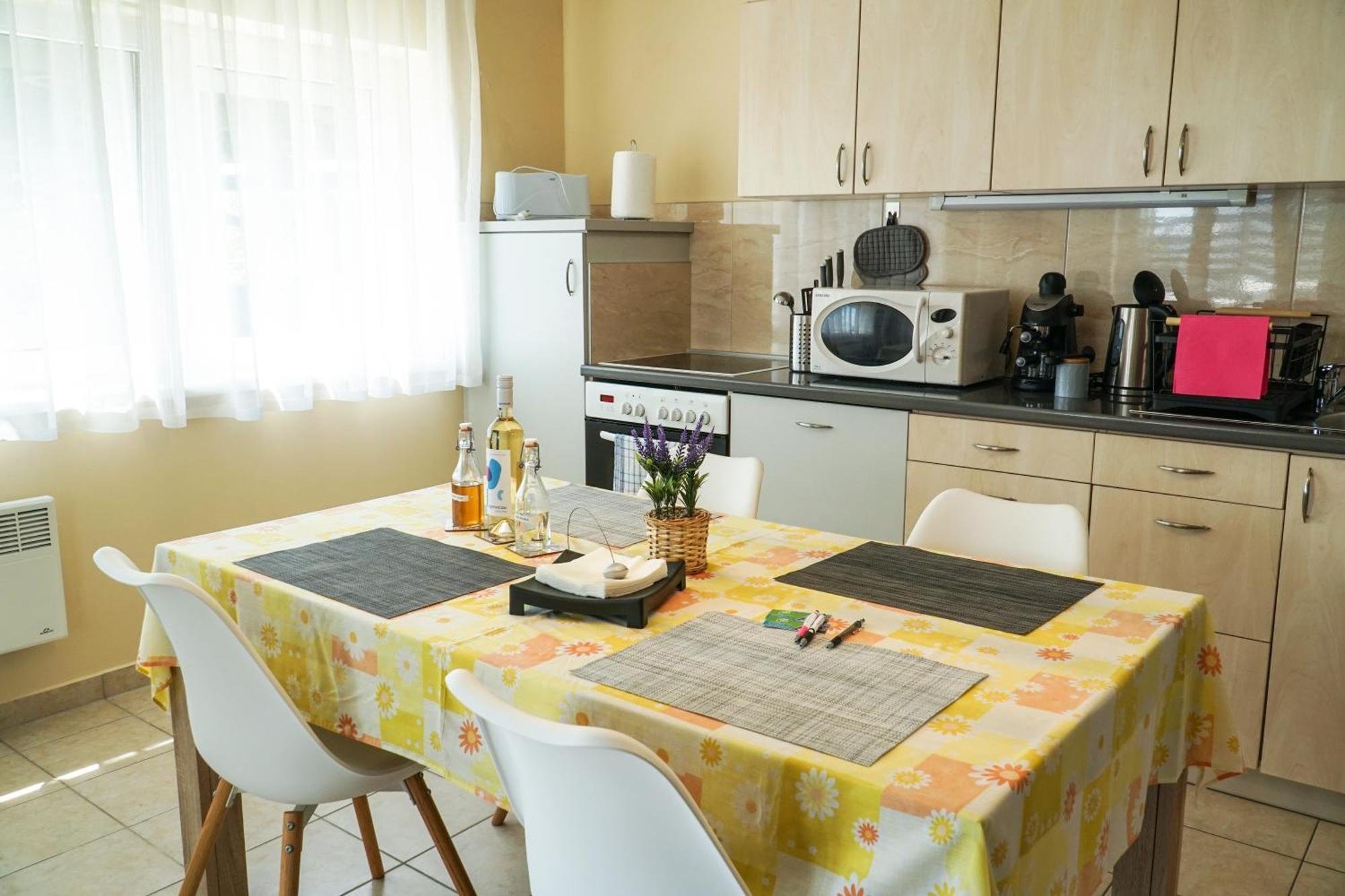 Fuegefa Apartman Balatonalmadi Exterior photo